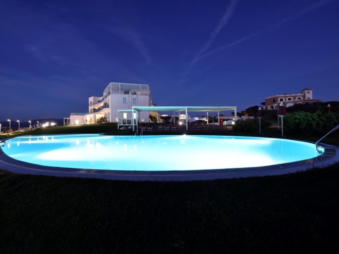 Hotel Resort Casteldoria Mare - Hotel Resort Casteldoria Mare notturno piscina