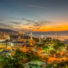 Tramonto sulla città di Aqaba in Giordania