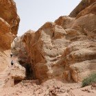 Spettacolare percorso nel deserto per raggiungere l'Alto Luogo del Sacrificio" a Petra in Giordania