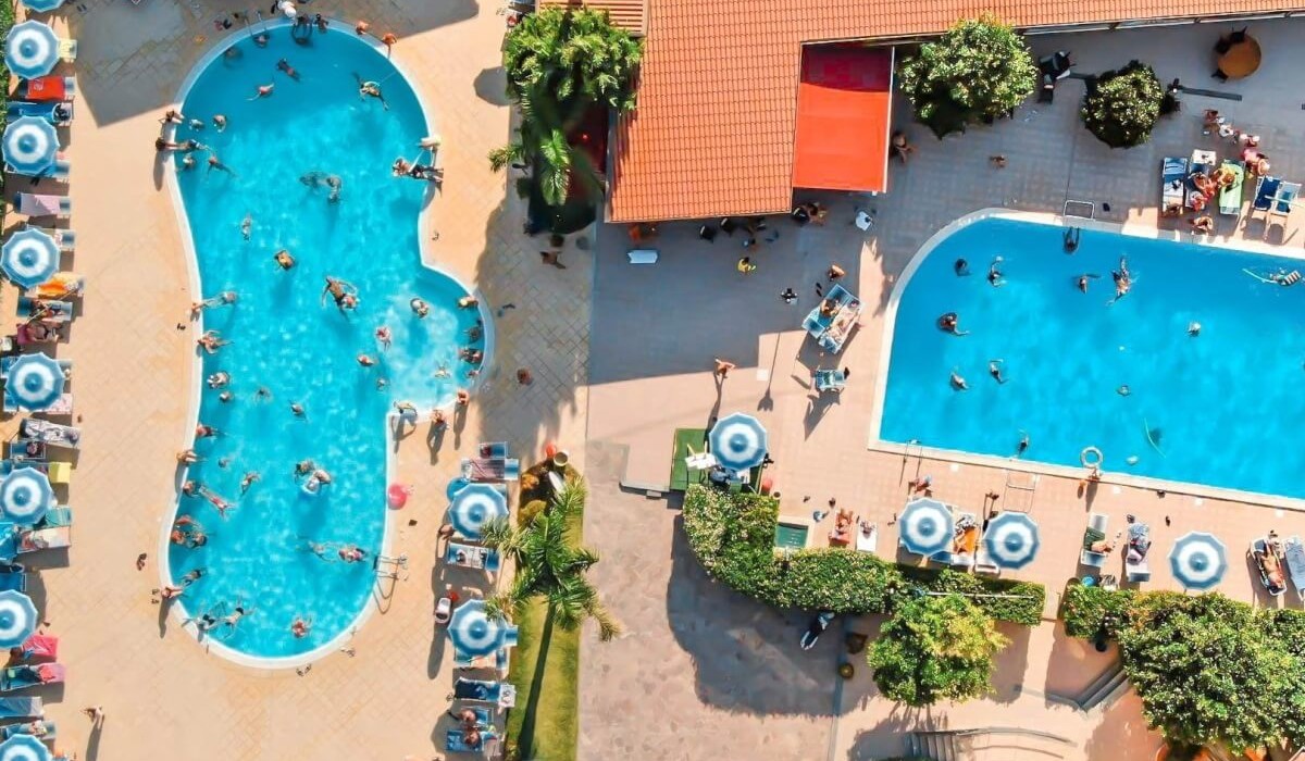 Villaggio Aquilia Resort - Vista aerea delle due piscine della struttura