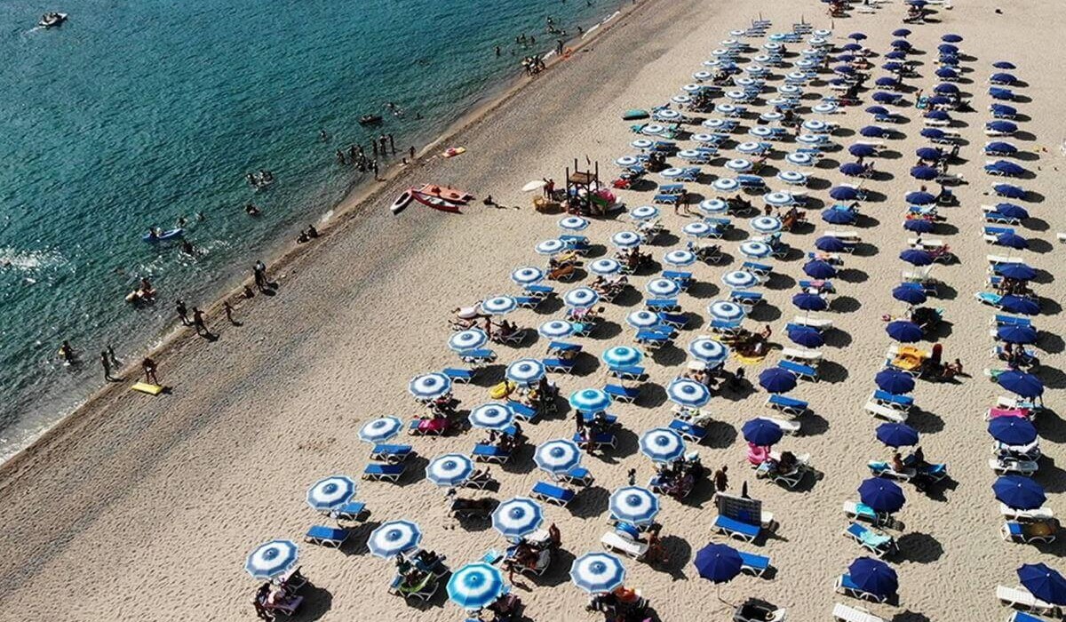 Villaggio Aquilia Resort - La Spiaggia distante soli 200 metri del Villaggio Aquilia vista dal drone