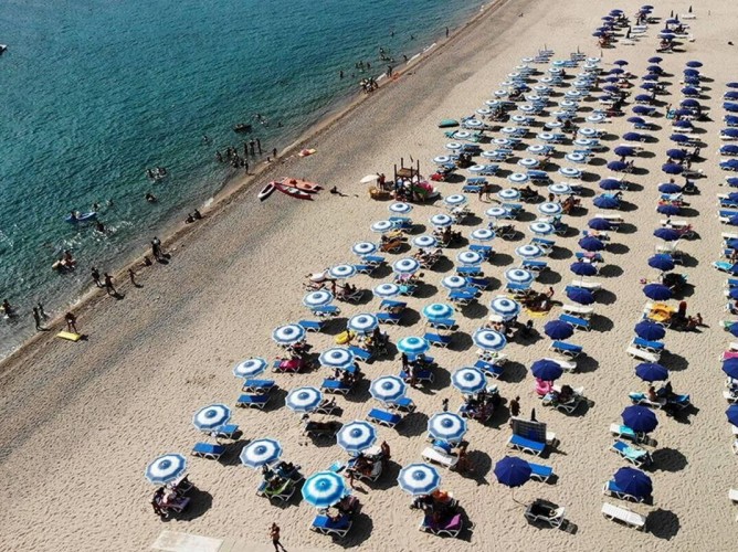 Villaggio Aquilia Resort - La Spiaggia distante soli 200 metri del Villaggio Aquilia vista dal drone