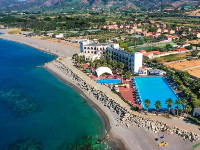 Hotel Club La Playa - Veduta delle piscine e della spiaggia dal drone