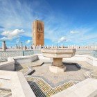 Fontana in tipico stile arabo sulla piazza della Torre di Hassan a Rabat