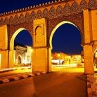 Accesso del Mausoleo di Moulay Ismail nella Città Santa patrimonnio UNESCO di Meknes in Marocco