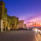 Antica porta e mura di Bab El-Mansour a Meknes, Marocco