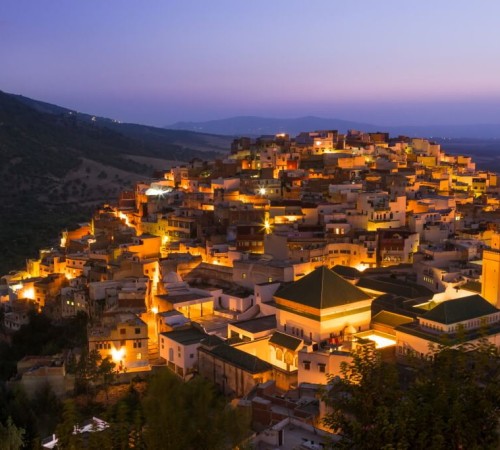 Moulay Idriss città sacra del Marocco vista al crepuscolo