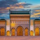 Magnifiche porte del palazzo reale nel quartiere di Fes Jdid nella città storica di Fes nel Marocco