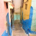 Architettura dai colori vivaci dei vicoli della Medina della Città Sacra di Moulay Idriss