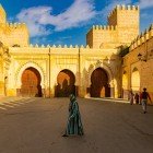 Una vecchia strada di Fes, capitale storica della cultura del Marocco