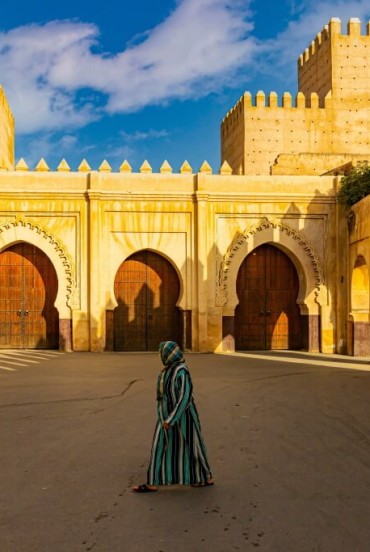 Una vecchia strada di Fes, capitale storica della cultura del Marocco