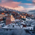 Città di Ifrane nella catena montuosa del Medio Atlante in Marocco