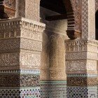 Dettagli delle bellissime decorazioni nella Madrasa Bou Inania a Fes in Marocco