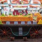 Bancarella di succo d'arancia nella piazza Jamaa el Fna a Marrakech in Marocco