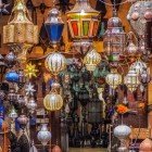 Illuminazione marocchina in vendita nei Souk della Medina di Marrakech in Marocco