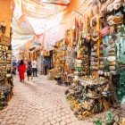 Negozi tipici tradizionali marocchini nella Medina di Marrakech