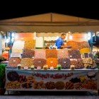 Street food, vendita di frutta secca nela vecchia Medina di Marrakech in Marocco