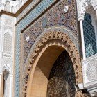 Dettagli dei mosaici e delle decorazioni del portale d'ingresso del Palazzo Reale di Casablanca