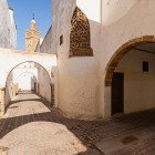 Meravigliosi portoni nelle strade storiche del quartire di Habous a Casablanca