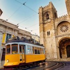 La cattedrale patriarcale di Santa Maria Maggiore chiamata in portoghese "Sé de Lisboa" è il principale luogo di culto cattolico della città di Lisbona