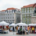 Tipico mercato locale nel quartiere di Baixa a Lisbona in Portogallo