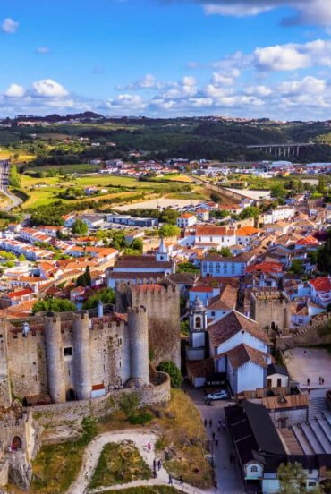 Veduta di Óbidos bellissima città Medioevale con il suo magnifico Castello di epoca romana