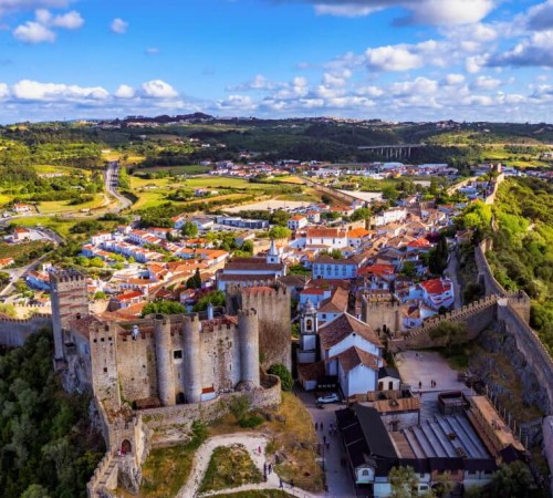 Veduta di Óbidos bellissima città Medioevale con il suo magnifico Castello di epoca romana