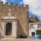 Porta da Villa, il principale ingresso alla città, costruita con un piccolissimo ingresso per difendersi dalla scorribande delle cavallerie medioevali