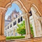 Veduta del Monastero di Alcobaça da uno dei spettacolari archi gotici del suo interno