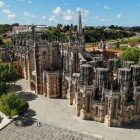 Veduta dal drone del Monastero di Santa Maria della Vittoria splendido esempio di stile tardo gotico nella città di Batalha in Portogallo