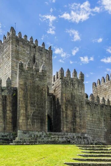 Castello di Guimarães costruito nel medioevo (X secolo)