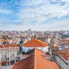 Vista aerea del centro storico di Porto dalla torre della Chiesa dei Clérigos in Portogallo