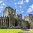 Castello di Guimarães costruito nel medioevo (X secolo)