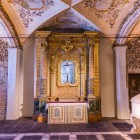 La Cappella delle Ossa (Capela dos Ossos) situata all'interno della Chiesa di São Francisco è una delle attrazioni principali di Evora. Al suo interno sono custoditi oltre 5000 sceletri riesumati da 5 cimiteri della città nel XVI secolo