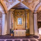 La Cappella delle Ossa (Capela dos Ossos) situata all'interno della Chiesa di São Francisco è una delle attrazioni principali di Evora. Al suo interno sono custoditi oltre 5000 sceletri riesumati da 5 cimiteri della città nel XVI secolo