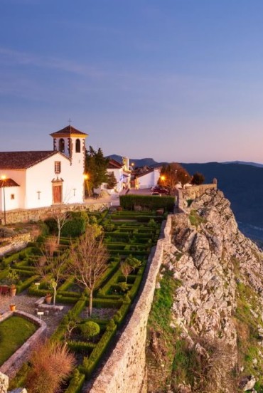 Il Castello di Marvão al tramonto, un piccolo e pittoresco borgo nell'Alentejo in Portogallo dal quale si gode din una vista spettacolare del paesaggio