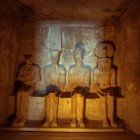 Abu Simbel, il santuario del tempio, dietro la sala di apparizione e la camera per le offerte. Esso contiene quattro statue raffiguranti Ptah, Amon-Ra, Ra-Horakhty e la statua di Ramesse