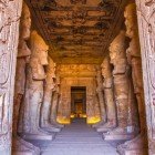 Interni di Abu Simbel antico complesso di templi scavato in una scogliera rocciosa sulla seconda cataratta del Nilo ad Assuan durante il regno di ramesse II nel 1264 a.C.