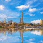 Vista dal Nilo della Torre del Cairo nel quartiere Zamalek nell'isola di Gezira vicino al centro della città