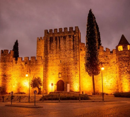 Castello gotico trecentesco di Alter do Chão nella regione dell'Alentejo 