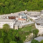 Veduta dal drone del Monastero ortodosso di Sveti Jovan Bigorski fondato nel 1020 da Ivan I Debranin nell'ovest della Repubblica della Macedonia del Nord