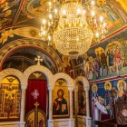 Particolari degli interni decorati con affreschi di grande suggestione nella Chiesa di Sveti Naum sul Lago di Ocride in Macedonia del Nord