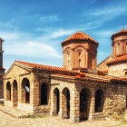 La chiesa del monastero ortodosso di San Naum del X secolo, situata sulle sponde del Lago di Ocrida in Macedonia del Nord