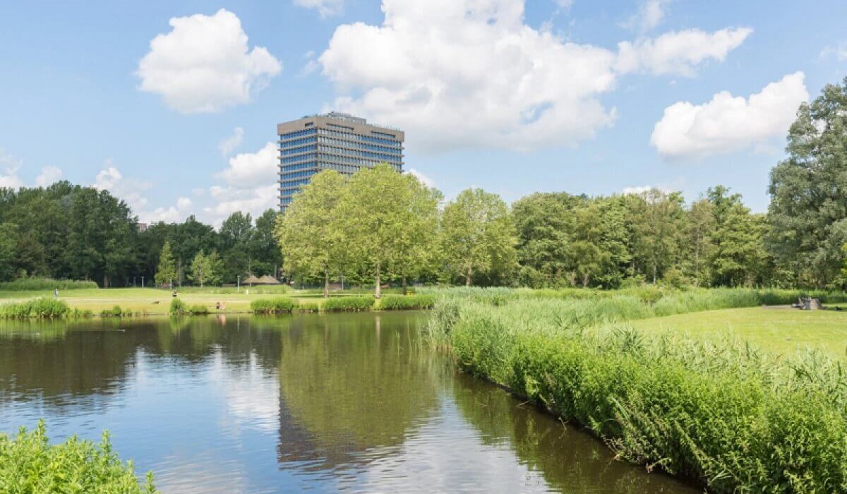 Leonardo Hotel Amsterdam Rembrandtpark - Leonardo Hotel Amsterdam Rembrandtpark vista degli esterni dal laghetto