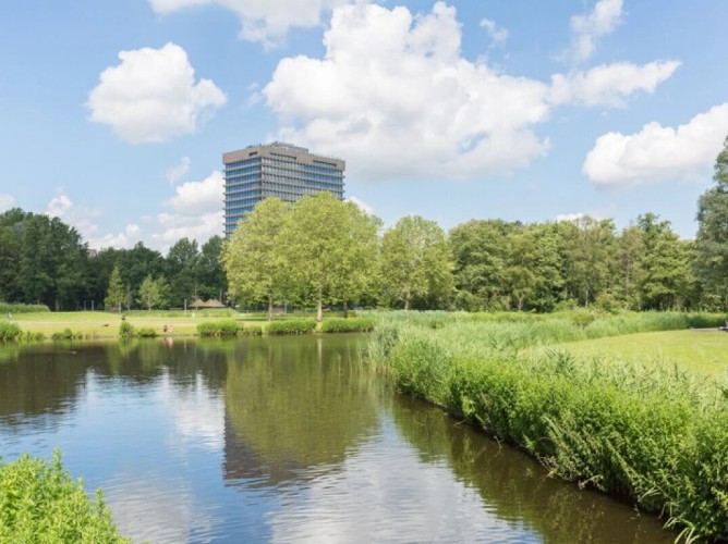 Leonardo Hotel Amsterdam Rembrandtpark - Leonardo Hotel Amsterdam Rembrandtpark vista degli esterni dal laghetto