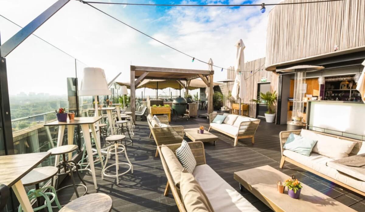 Leonardo Hotel Amsterdam Rembrandtpark - Lo Skybar è un luogo elegante in cui rilassarsi con un drink potendo scegliere tra una vasta gamma di cocktail, nonché vini locali e internazionali