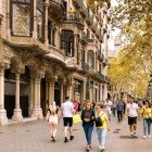 Paseo de Gracia famosa per lo shopping è situata nel quartiere Eixample ed è una delle principali arterie di Barcellona.