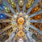 Sagrada Familia spettacolare dettagli della navata centrale