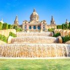 Dettagli della Grande Fontana dei Sette Mari di fronte al MNAC Museo Nazionale d'Arte della Catalogna