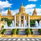 La Fontana di Plaça d'Espanya a Barcellona, ai piedi del Montjuïc, fu progettata da Josep Maria Jujol, un discepolo di Gaudí è chiamata Fontana dei Tre Mari ed è uno dei simboli della città